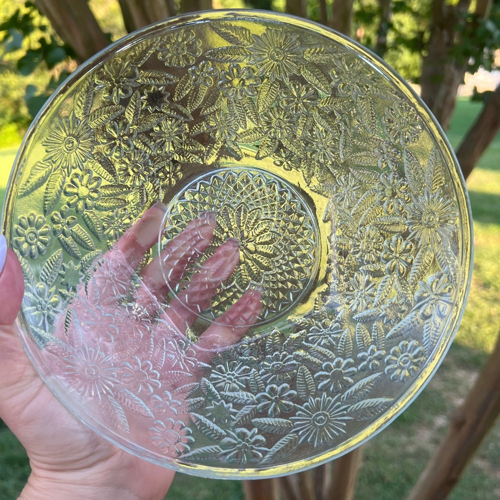 Vintage 1960 Indiana Glass bowl, daisy and pineapple pattern,